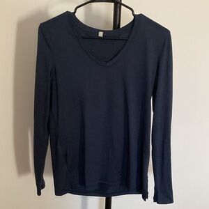Vuior Navy Long Sleeve V-Neck Top